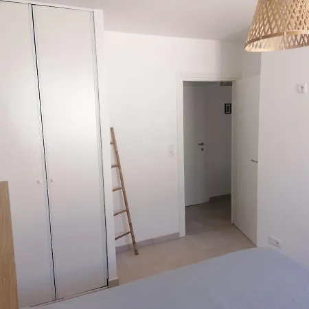 Petit Havre De Paix Au Bord De La *