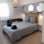 Petit Havre De Paix Au Bord De La Apartman *