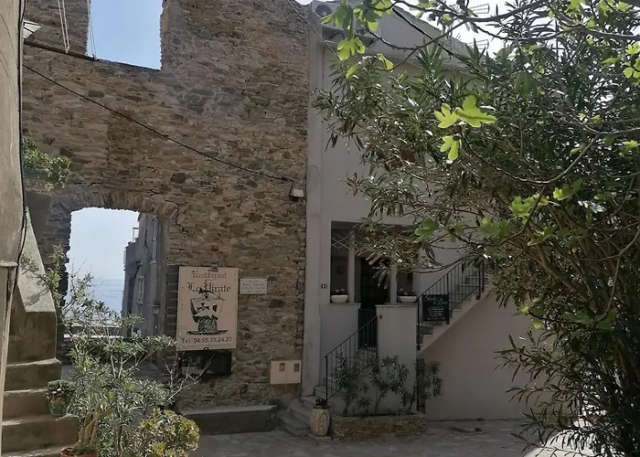 Petit Havre De Paix Au Bord De La *